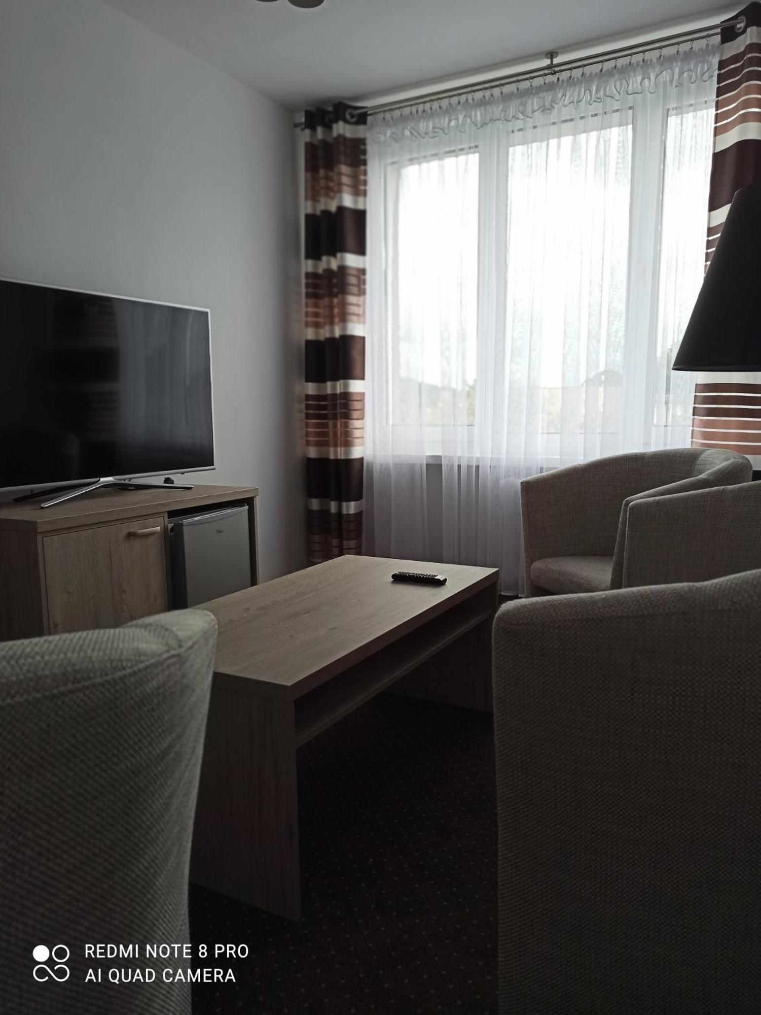 Hotel Odr Sulechów エクステリア 写真