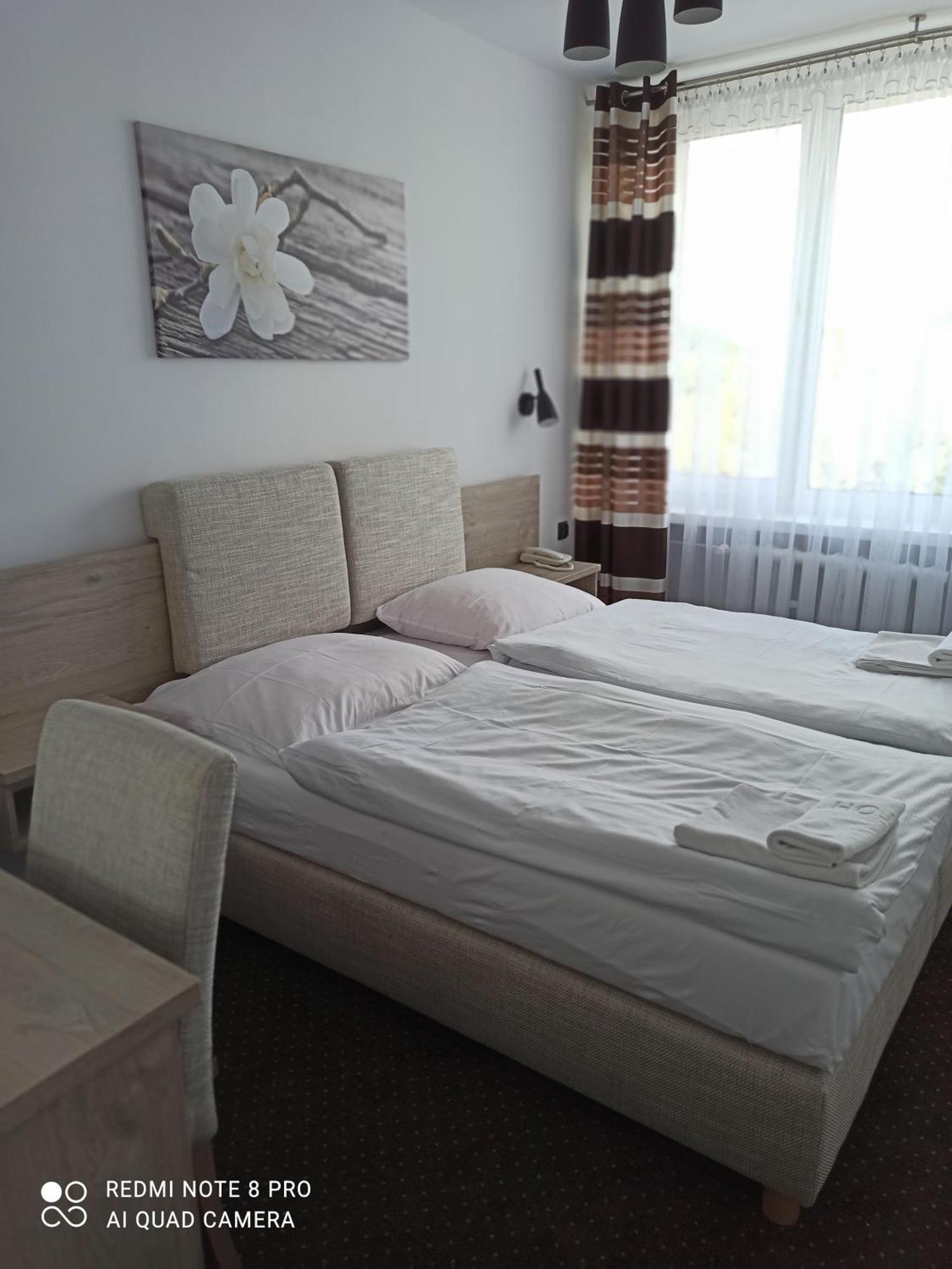 Hotel Odr Sulechów エクステリア 写真