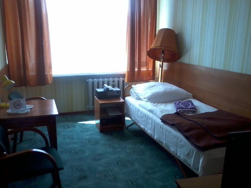Hotel Odr Sulechów エクステリア 写真