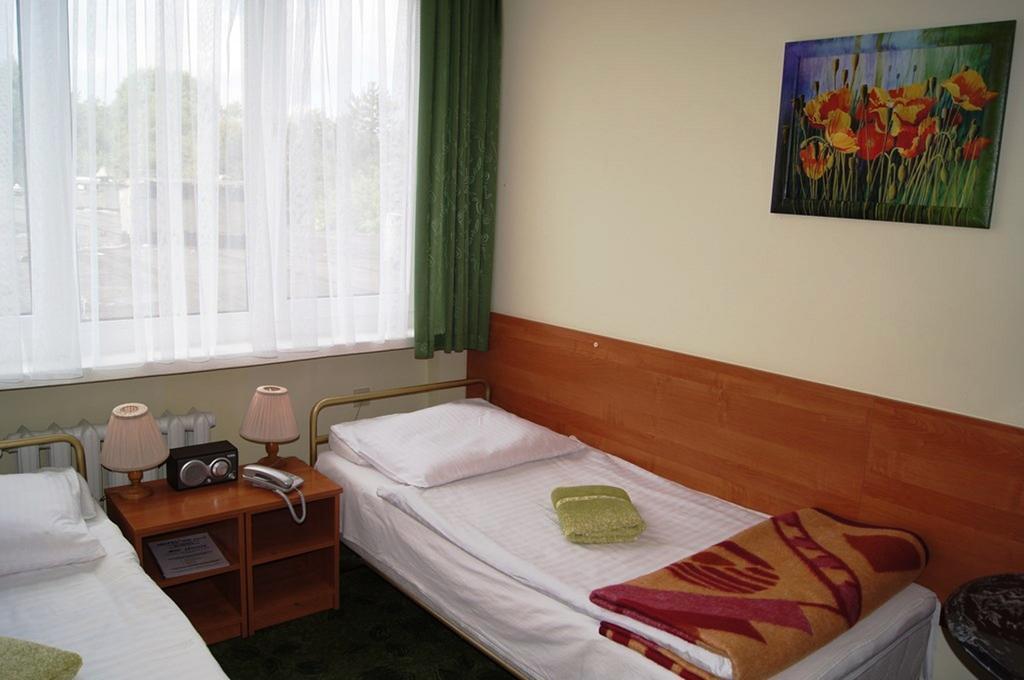 Hotel Odr Sulechów エクステリア 写真