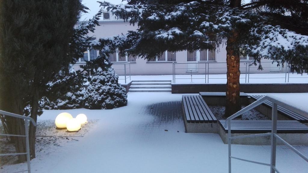 Hotel Odr Sulechów エクステリア 写真